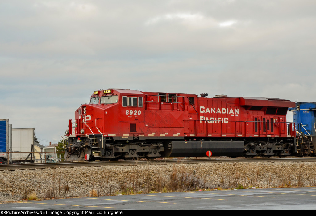 CP ES44AC Locomotive